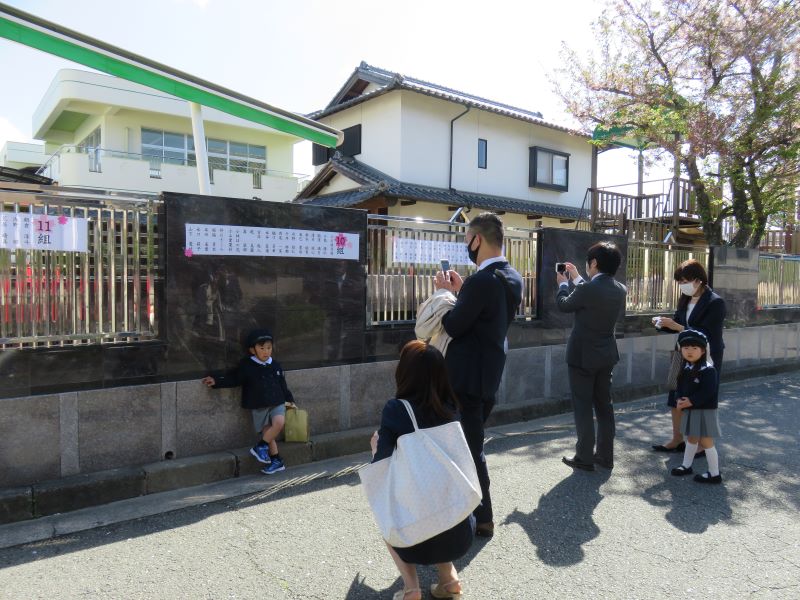 入園式を行いました！ | アルバム | 新清和台こども園（新清和台幼稚園） 幼保連携型認定こども園 | 学校法人新清和台学園