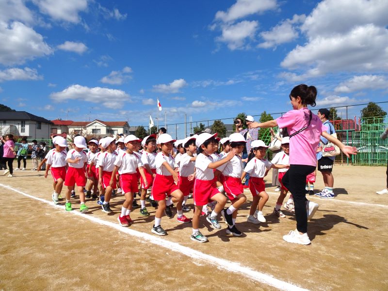 秋季大運動会（スポーツディ）を行いました！～年長組～ | アルバム | 新清和台こども園（新清和台幼稚園） 幼保連携型認定こども園 | 学校法人新清和 台学園